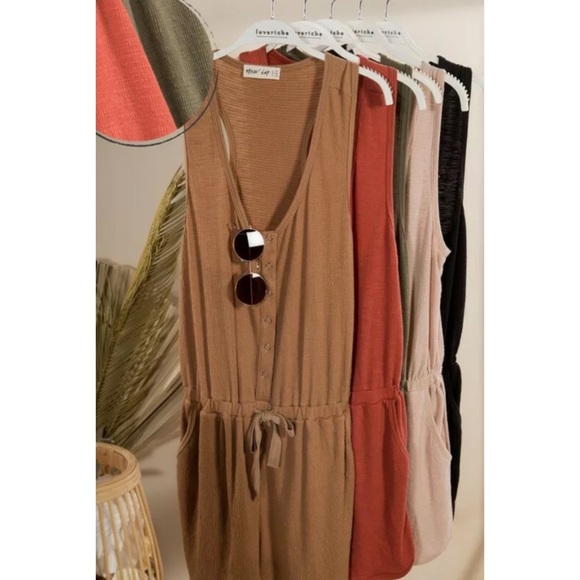 Black Button Front Pocket Sleeveless Romper - Picture 4 of 5